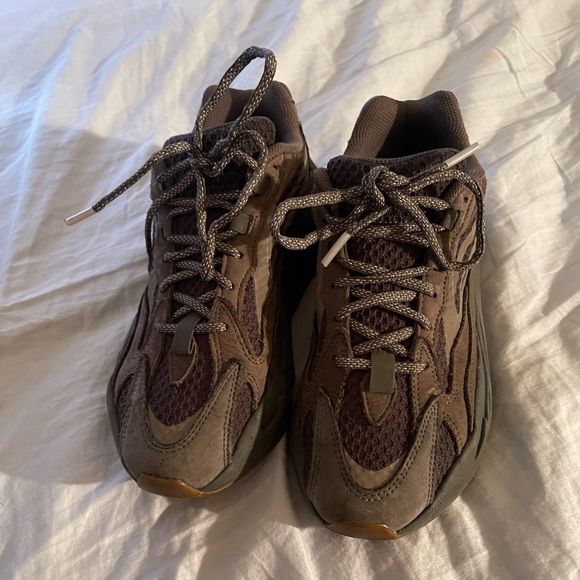 Yeezy boost 700 size 7 1/2